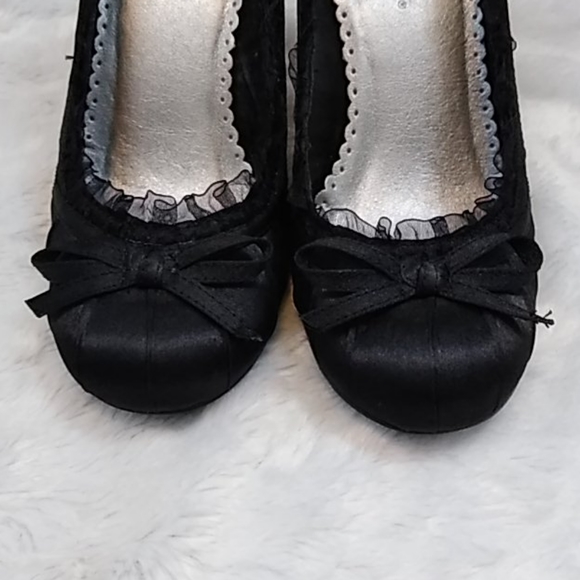 3/$15 Wild Diva Black Heels Pumps - Picture 3 of 12